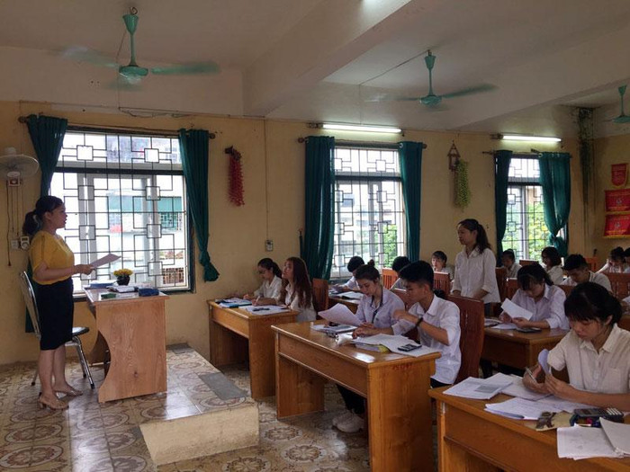 Sở Giáo dục và Đào tạo Hòa Bình triển khai dạy thực nghiệm và góp ý bản mẫu tài liệu giáo dục địa phương lớp 10. (Ảnh: báo Hòa Bình) Sở Giáo dục và Đào tạo Hòa Bình triển khai dạy thực nghiệm và góp ý bản mẫu tài liệu giáo dục địa phương lớp 10. (Ảnh: báo Hòa Bình)