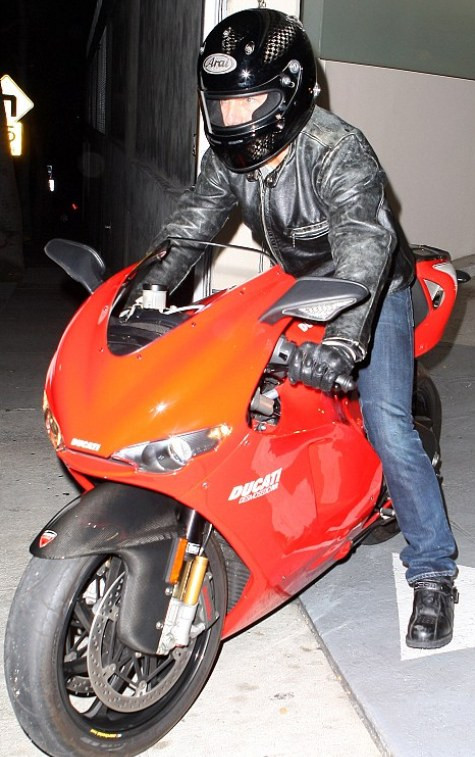 Chiếc Ducati đầy mạnh mẽ của Becks Chiếc Ducati đầy mạnh mẽ của Becks