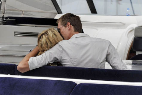 Phải rất vất vả, Crouch mới thuyết phục được bà xã hy sinh vì mình. Phải rất vất vả, Crouch mới thuyết phục được bà xã hy sinh vì mình.