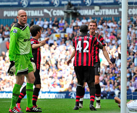 Friedel bất lực nhìn đối phương phá lưới Friedel bất lực nhìn đối phương phá lưới