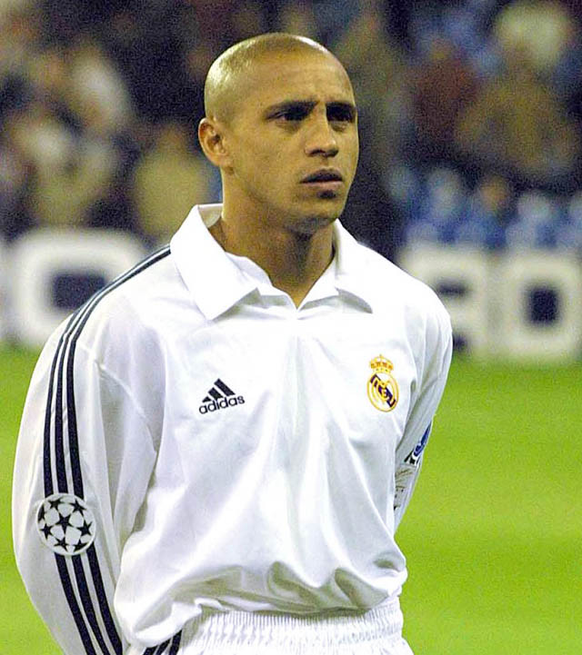 Một trong những lý do khiến Roberto Carlos để trọc đầu suốt đời cầu thủ là vì anh bị hói từ nhỏ Một trong những lý do khiến Roberto Carlos để trọc đầu suốt đời cầu thủ là vì anh bị hói từ nhỏ