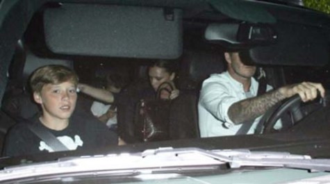 Nhà Becks chuẩn bị vào nhà hàng. Nhà Becks chuẩn bị vào nhà hàng.