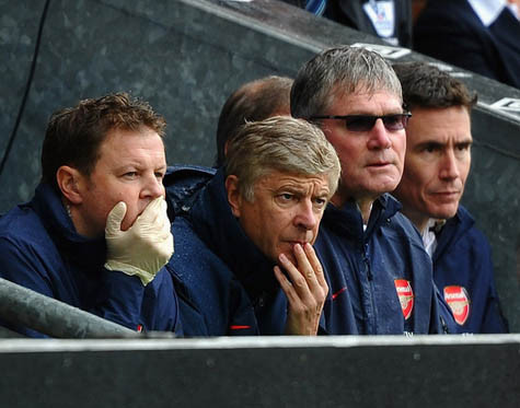 Với Wenger, ngần này con người là chưa đủ Với Wenger, ngần này con người là chưa đủ