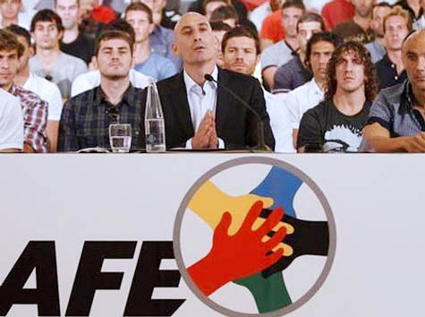 AFE đang hết mình bảo vệ các cầu thủ. AFE đang hết mình bảo vệ các cầu thủ.