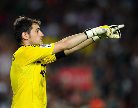 Casillas có lẽ chỉ đấu tranh cho đồng nghiệp thôi, chứ anh cũng chẳng phải lo quyền lợi của mình bị ảnh hưởng. Casillas có lẽ chỉ đấu tranh cho đồng nghiệp thôi, chứ anh cũng chẳng phải lo quyền lợi của mình bị ảnh hưởng.