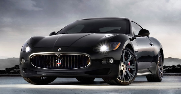 Maserati sau đó còn tặng siêu sao người Argentina một chiếc GranTurismo màu đen phiên bản 2009 Maserati sau đó còn tặng siêu sao người Argentina một chiếc GranTurismo màu đen phiên bản 2009