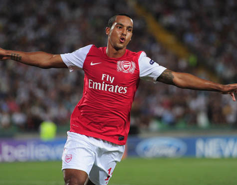Walcott cùng các tân binh sẽ kéo Arsenal đứng dậy? Walcott cùng các tân binh sẽ kéo Arsenal đứng dậy?