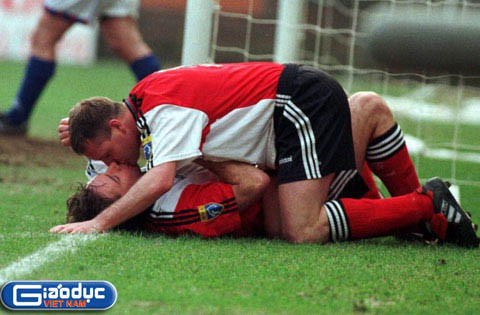 ... cháy bóng như người Hà Lan... ... cháy bóng như người Hà Lan...