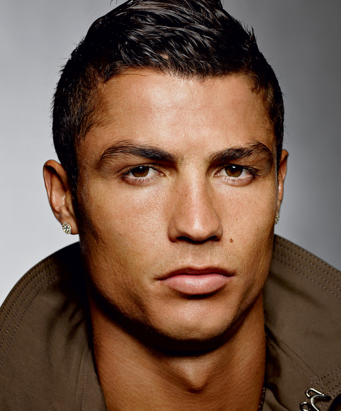 Trò cũ Ronaldo cũng xuất hiện ở bộ sưu tập này. Và anh cho thấy mình ăn ảnh so với các đồng đội thế nào Trò cũ Ronaldo cũng xuất hiện ở bộ sưu tập này. Và anh cho thấy mình ăn ảnh so với các đồng đội thế nào