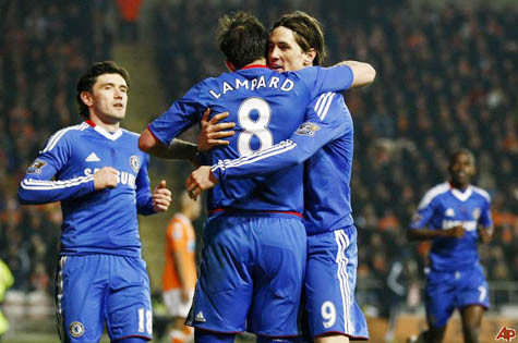 Lampard và Torres nếu không cố gắng sẽ bị ra rìa. Lampard và Torres nếu không cố gắng sẽ bị ra rìa.