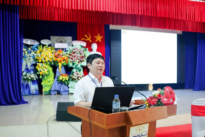 Tiến sĩ Hoàng Nam trình bày tại Hội thảo. Tiến sĩ Hoàng Nam trình bày tại Hội thảo.