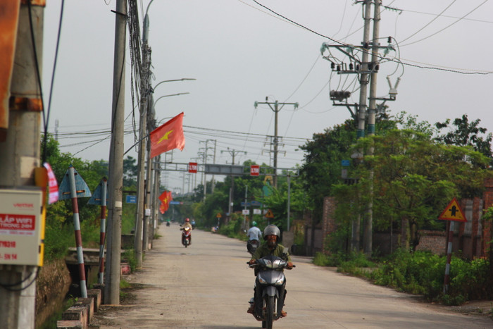 Xã Hồng Vân có những con đường lớn thuận lợi cho các đoàn khách du lịch đến địa phương. (Ảnh: NP) gdvn_diem-du-lich-hong-van (4).JPG