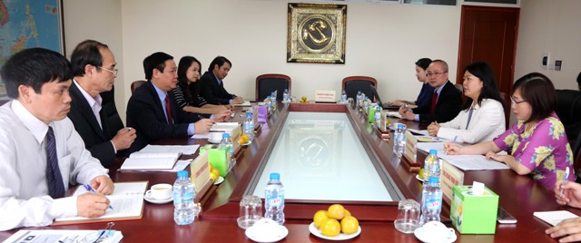 Trưởng Ban Kinh tế Trung ương Vương Đình Huệ làm việc với quyền Trưởng Văn phòng Quỹ dân số Liên hợp quốc tại Việt Nam. Trưởng Ban Kinh tế Trung ương Vương Đình Huệ làm việc với quyền Trưởng Văn phòng Quỹ dân số Liên hợp quốc tại Việt Nam.