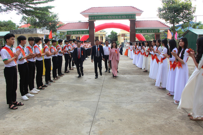 Lãnh đạo tỉnh Đắk Nông dự Lễ kỉ niệm 10 năm thành lập Trường Trung học phổ thông chuyên Nguyễn Chí Thanh. Ảnh: NVCC Lãnh đạo tỉnh Đắk Nông dự Lễ kỉ niệm 10 năm thành lập Trường Trung học phổ thông chuyên Nguyễn Chí Thanh. Ảnh: NVCC