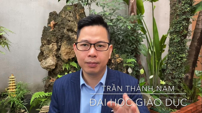 Phó Giáo sư Trần Thành Nam tự làm clip chia sẻ các phương pháp giúp các em học sinh thư giãn, bớt căng thẳng, lo âu (Ảnh: chụp màn hình) Phó Giáo sư Trần Thành Nam tự làm clip chia sẻ các phương pháp giúp các em học sinh thư giãn, bớt căng thẳng, lo âu (Ảnh: chụp màn hình)