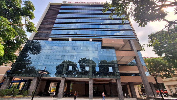 Thư viện của Trường Đại học Thương mại gồm 10 tầng. (Ảnh: Mạnh Đoàn)