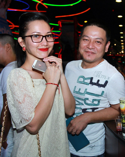 Là một người điềm tĩnh, chín chắn và ở nước ngoài nhiều năm nên anh rất "thoáng", luôn tôn trọng quá khứ của bạn gái và đặc biệt, anh với Sonic (con trai của Kim Hiền với DJ Phong) rất gần gũi. Là một người điềm tĩnh, chín chắn và ở nước ngoài nhiều năm nên anh rất "thoáng", luôn tôn trọng quá khứ của bạn gái và đặc biệt, anh với Sonic (con trai của Kim Hiền với DJ Phong) rất gần gũi.