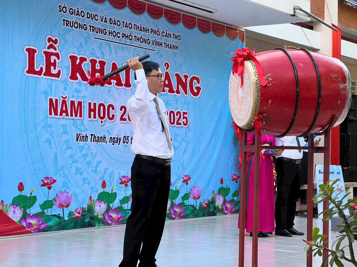 Thầy Đỗ Thành Thiện - Hiệu trưởng Trường Trung học phổ thông Vĩnh Thạnh (quận Vĩnh Thạnh, thành phố Cần Thơ). Ảnh:NVCC thầy thiện cần thơ.jpg