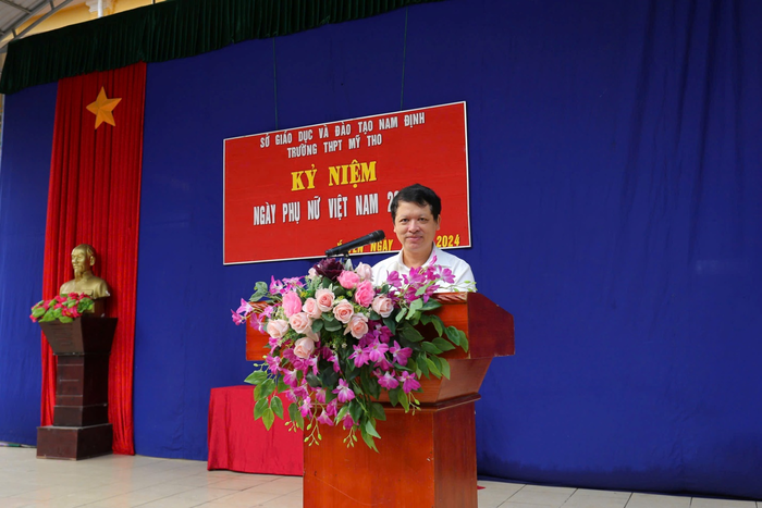 Thầy Hà Văn Hải - Hiệu trưởng Trường Trung học phổ thông Mỹ Tho (huyện Ý Yên, tỉnh Nam Định). Ảnh website nhà trường. thầy Hà Văn Hải.png