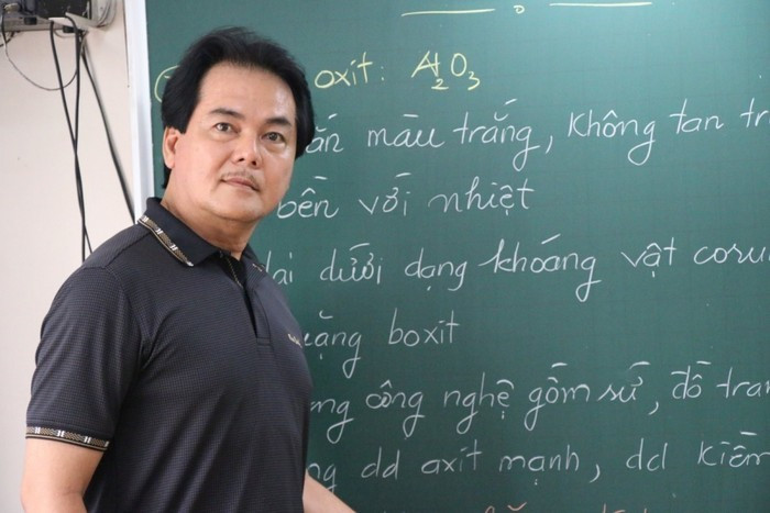 Thầy Huỳnh Thanh Phú - Hiệu trưởng Trường trung học phổ thông Bùi Thị Xuân (quận 1, thành phố Hồ Chí Minh). Ảnh: NVCC thay-huynh-thanh-phu-1448.jpg