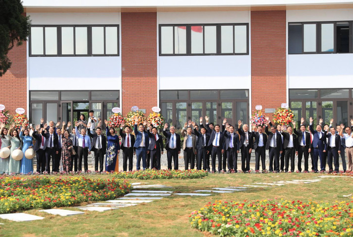 Toàn bộ Cơ quan Đại học Quốc gia Hà Nội chuyển trụ sở làm việc tới Hòa Lạc trong ngày 19/05. (Ảnh: VNU) Toàn bộ Cơ quan Đại học Quốc gia Hà Nội chuyển trụ sở làm việc tới Hòa Lạc trong ngày 19/05. (Ảnh: VNU)