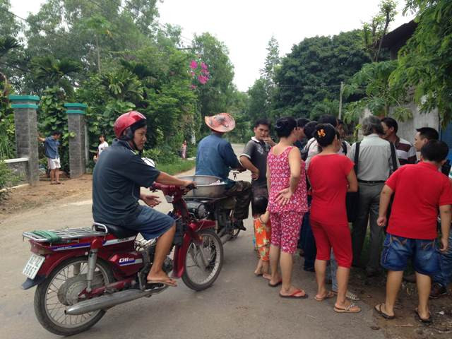 Người dân ấp 10, xã Tân Thạnh Đông bàn tán xôn xao trước vụ án mạng kinh hoàng này