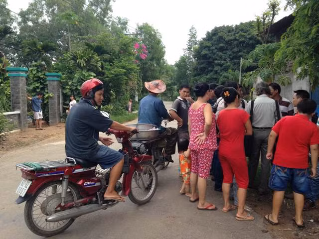 Người dân ấp 10, xã Tân Thạnh Đông bàn tán xôn xao trước vụ án mạng kinh hoàng này