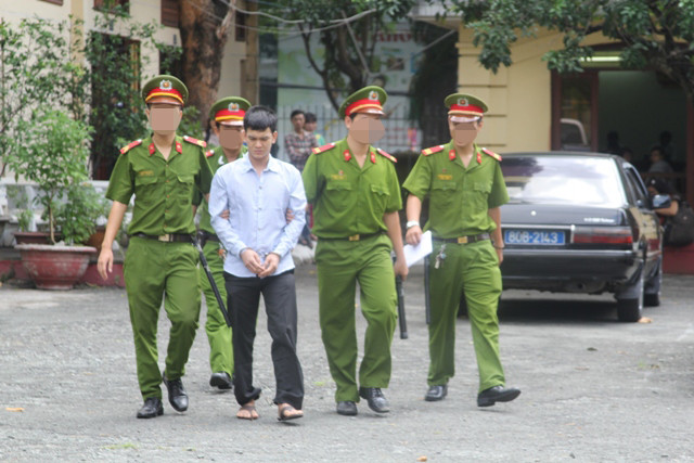 ...Và bị cháu rể chế giễu vì đi tù mới ra nên Tài đã dùng dao đâm chết cháu mình Cái giá phải trả là án tù chung thân.