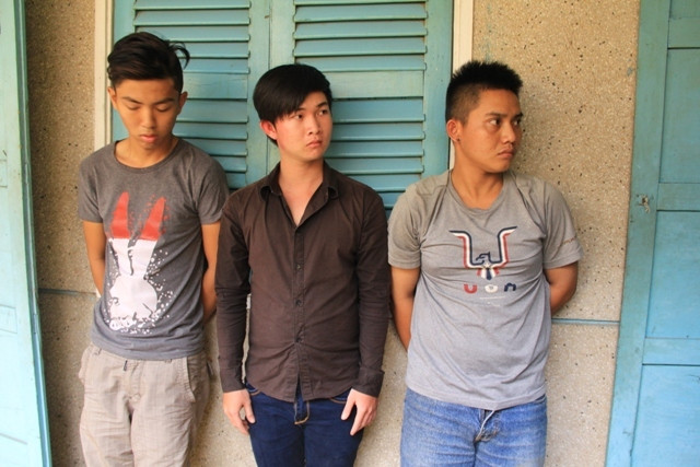 Các nghi can trong vụ án 3 thanh niên bị tử vong trong khi truy đuổi nhóm "cẩu tặc" tại cơ quan công an. Các nghi can trong vụ án 3 thanh niên bị tử vong trong khi truy đuổi nhóm "cẩu tặc" tại cơ quan công an.