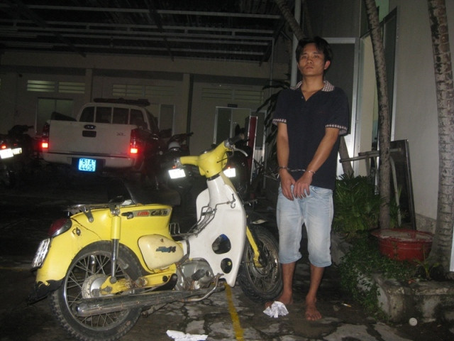 Tên cướp cùng tang vật gây án tại cơ quan công an