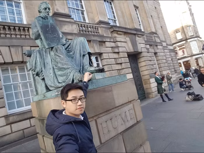 Trịnh Đình Tuấn Anh tốt nghiệp Thạc sĩ Xuất sắc ngành Kinh tế đối ngoại của Đại học Ulster - Anh quốc (Ảnh: Nhân vật cung cấp)