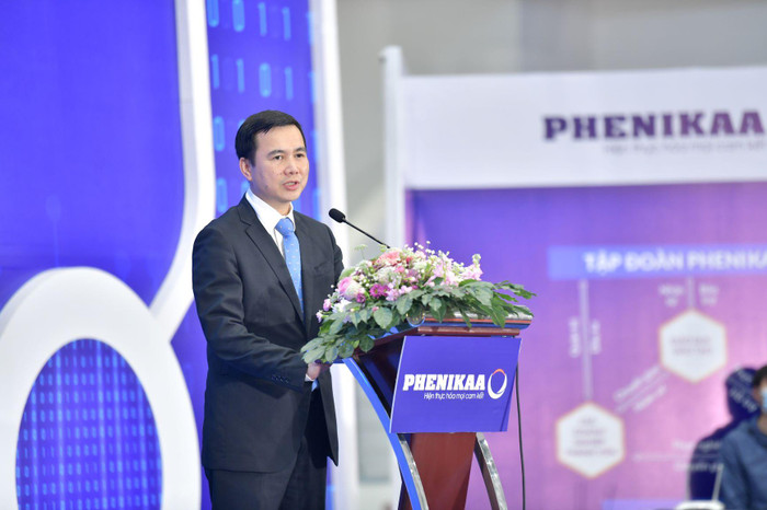 Ông Bùi Thế Duy, Ủy viên dự khuyết Ban chấp hành Trung ương Đảng, Thứ trưởng Bộ Khoa học và Công nghệ khuyến khích Tập đoàn Phenikaa tiếp tục giới thiệu các sản phẩm hàm chế công nghệ, sáng tạo, có ích hơn cho cuộc sống