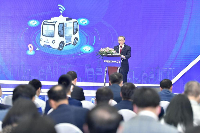 Ông Phan Tâm - Phó Bí thư Ban Cán sự Đảng, Thứ trưởng Bộ Thông tin và Truyền thông đánh giá cao những nỗ lực đổi mới sáng tạo của tập đoàn Phenikaa