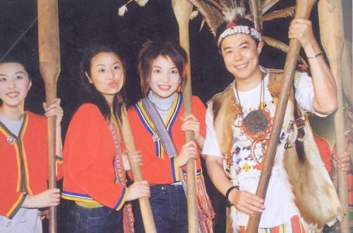 Én nhỏ nổi bật nhất trong 3 nữ diễn viên của Hoàn Châu cách cách Én nhỏ nổi bật nhất trong 3 nữ diễn viên của Hoàn Châu cách cách