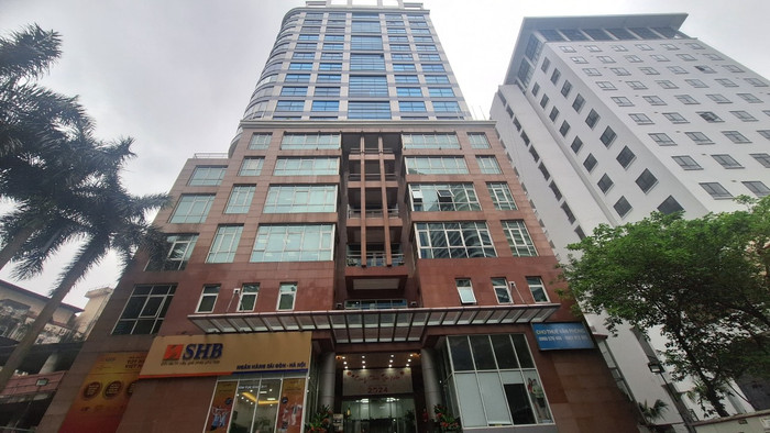 Tòa nhà Ladeco Building là nơi có các doanh nghiệp thuê trụ sở, văn phòng để hoạt động và đây là nơi được Trường Đại học Nguyễn Trãi giới thiệu là cơ sở 2 để sinh viên đến thực tập, thực hành. (Ảnh: NP) gdvn_co-so-2-truong-dai-hoc-nguyen-trai2.jpg
