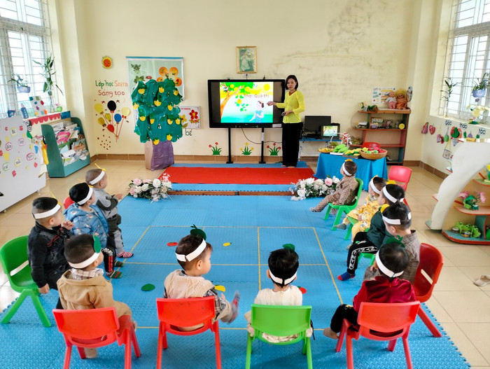 Cô Năm giảng dạy các trẻ. (Ảnh: NVCC) giao-vien-truong-mam-non-ngoc-vung (2)2.jpg