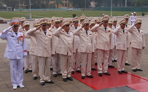 Đoàn đại biểu Đảng ủy Công an Trung ương, Bộ Công an vào lăng viếng Chủ tịch Hồ Chí Minh Đoàn đại biểu Đảng ủy Công an Trung ương, Bộ Công an vào lăng viếng Chủ tịch Hồ Chí Minh