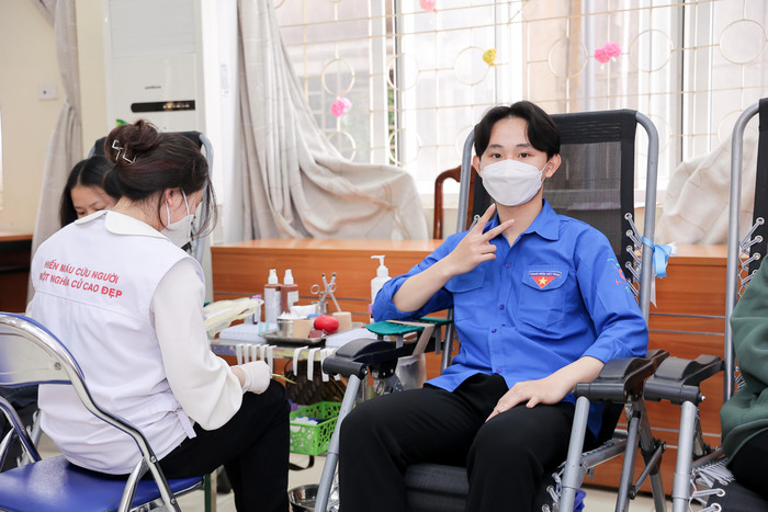 Tình nguyện viên tham gia hiến máu tại chương trình hiến máu "Blouse-Trái tim hồng". (Ảnh: NTCC) Tình nguyện viên tham gia hiến máu tại chương trình hiến máu "Blouse-Trái tim hồng". (Ảnh: NTCC)