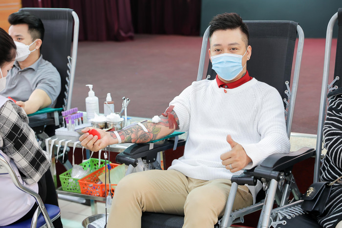 Ca sĩ Tuấn Hưng gửi tới mọi người thông điệp yêu thương, chia sẻ. (Ảnh: NTCC) Ca sĩ Tuấn Hưng gửi tới mọi người thông điệp yêu thương, chia sẻ. (Ảnh: NTCC)