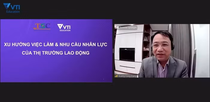 Tiến sĩ Hoàng Công Dụng cũng chỉ ra xu hướng dịch chuyển cơ cấu các nhóm ngành nghề Công nghệ thông tin cho các bạn học sinh.