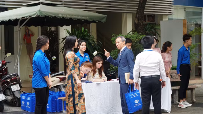 Kết nối với doanh nghiệp trong đào tạo và tổ chức Hội thảo khoa học là những điểm sáng trong phương thức đào tạo của Trường Đại học Hòa Bình. (Ảnh: NTCC) Kết nối với doanh nghiệp trong đào tạo và tổ chức Hội thảo khoa học là những điểm sáng trong phương thức đào tạo của Trường Đại học Hòa Bình. (Ảnh: NTCC)