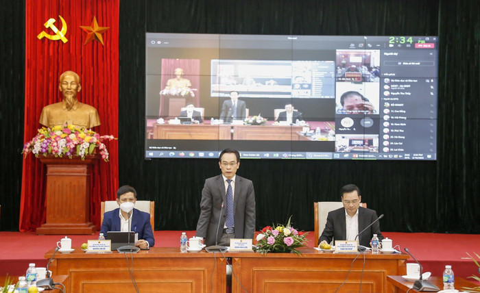 Thứ trưởng Bộ Giáo dục và Đào tạo Hoàng Minh Sơn chủ trì Hội nghị. (Ảnh: Hoài Ân) Thứ trưởng Bộ Giáo dục và Đào tạo Hoàng Minh Sơn chủ trì Hội nghị. (Ảnh: Hoài Ân)