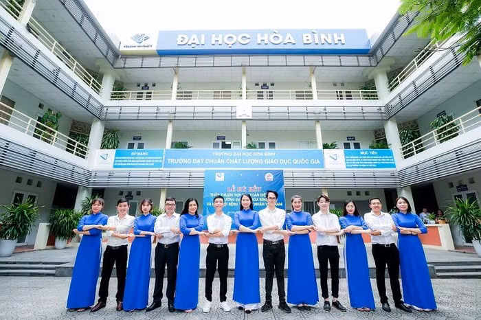 Sinh viên theo học ngành Logistics và Quản lý chuỗi cung ứng tại Đại học Hòa Bình được đào tạo theo định hướng ứng dụng. (Ảnh: NVCC) Sinh viên theo học ngành Logistics và Quản lý chuỗi cung ứng tại Đại học Hòa Bình được đào tạo theo định hướng ứng dụng. (Ảnh: NVCC)