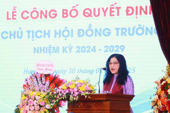 Thứ trưởng Bộ Giáo dục và Đào tạo Nguyễn Thị Kim Chi. (Ảnh: Mạnh Đoàn) hoi-dong-truong-dai-hoc-su-pham-ky-thuat-hung-yen (6).jpg