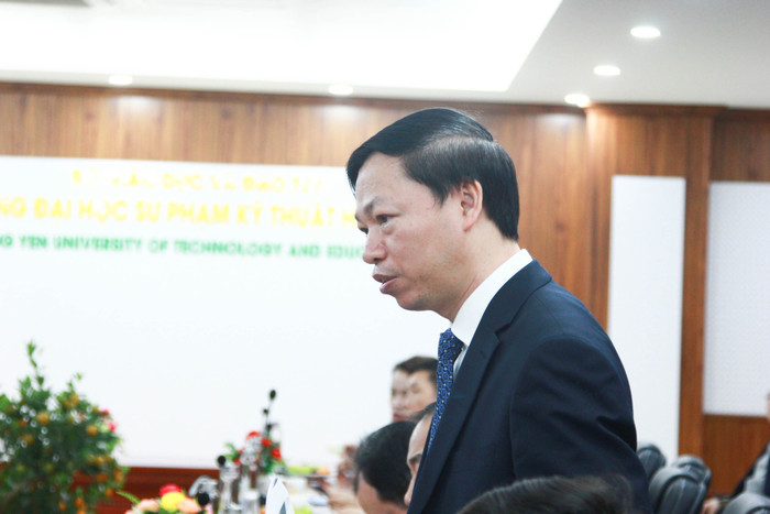 PGS.TS. Bùi Trung Thành - Hiệu trưởng Trường Đại học Sư phạm Kỹ thuật Hưng Yên phát biểu tại cuộc làm việc. hoi-dong-truong-dai-hoc-su-pham-ky-thuat-hung-yen (10).jpg