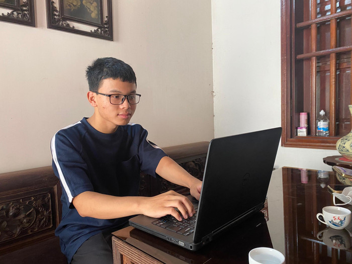 Nguyễn Ngọc Lễ - học sinh Trường trung học phổ thông Quốc Oai (Hà Nội) đạt điểm số 30/30 tổ hợp A00 và trở thành thủ khoa toàn quốc trong kỳ thi tốt nghiệp trung học phổ thông năm nay. (Ảnh: Đức Mạnh) Nguyễn Ngọc Lễ - học sinh Trường trung học phổ thông Quốc Oai (Hà Nội) đạt điểm số 30/30 tổ hợp A00 và trở thành thủ khoa toàn quốc trong kỳ thi tốt nghiệp trung học phổ thông năm nay. (Ảnh: Đức Mạnh)