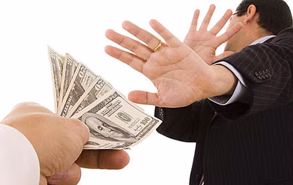 Doanh nhân làm chính trị, được và mất? ảnh 1