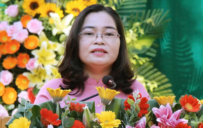 Bà Trần Hồng Thắm – nguyên Giám đốc Sở Giáo dục và Đào tạo thành phố Cần Thơ sau những sai phạm đã phải chịu hình thức kỉ luật Cảnh cáo. (Ảnh: CT) Bà Trần Hồng Thắm – nguyên Giám đốc Sở Giáo dục và Đào tạo thành phố Cần Thơ sau những sai phạm đã phải chịu hình thức kỉ luật Cảnh cáo. (Ảnh: CT)
