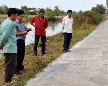 Con lộ này đã tạo cơ hội cho chủ tịch xã tham ô