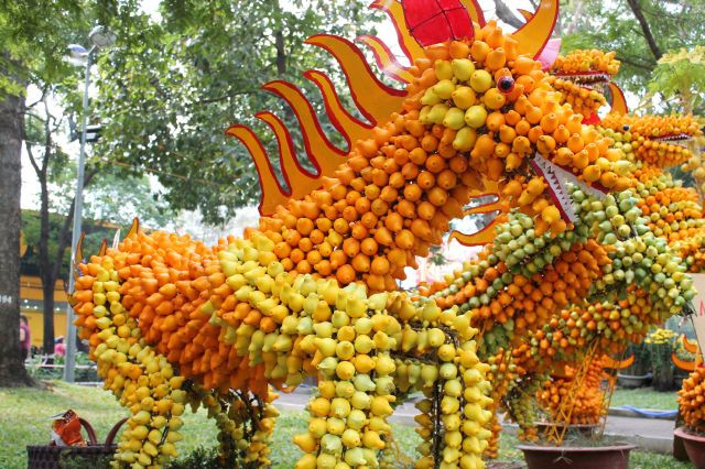 Cặp ngựa được làm từ trái đào tiên cũng có giá gần 12 triệu đồng